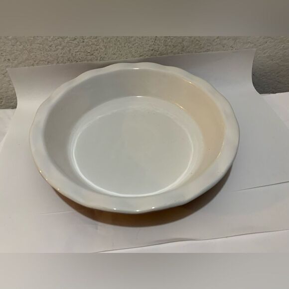 New Red Ceramic 11" Pie Plate / Casserole Dish Cornbread Pan w/ Scalloped Edges - Picture 1 of 7